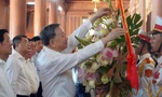 Tổng Bí thư Tô Lâm dâng hoa, dâng hương ở đền thờ Bác Hồ tại Quảng Bình