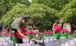 Tuổi trẻ Quảng Bình thay mới hơn 8.000 bình hoa sen ở phần mộ liệt sĩ