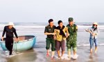 Một ngư dân rơi xuống biển nguy kịch ở Quảng Bình