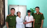 Bà Loan nhận lại tài sản mình đánh rơi