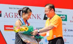 Nguyễn Thị Oanh bảo vệ thành công ngôi vị của mình tại Tiền Phong Marathon 2020. Ảnh VĂN TÀI 