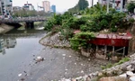 Cận cảnh những dòng sông 'đen' chảy giữa nội thành Hà Nội