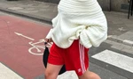 Quần soóc Adidas đang lên xu hướng, thử ngay ba cách phối được thích nhất