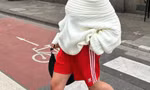 Quần soóc Adidas đang lên xu hướng, thử ngay ba cách phối được thích nhất