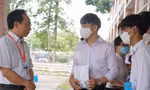 Bình Phước: Thí sinh đến điểm thi bằng xe cứu thương