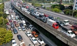 Đường vành đai 3 trên cao Hà Nội ùn tắc hàng chục km