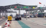 Hầu hết các trạm thu phí trên cả nước đã có làn thu phí tự động không dừng. Ảnh: Phạm Thanh 