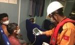Ông Hoa không nén được nước mắt khi kể về các bạn chài đã bỏ mình trên biển