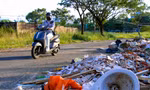Xà bần, rác thải đổ trộm tràn lan trên đường lên Sơn Trà