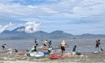 Sôi động giải đua thuyền buồm, chèo sup trên biển Đà Nẵng