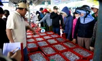 Mực tươi đầy ắp, mua bán nhộn nhịp ở cảng cá lớn nhất miền Trung