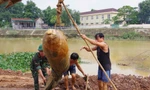 Trục vớt, hủy nổ quả bom cạnh mép sông ở Hà Tĩnh