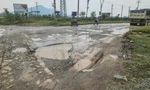 Nhiều tuyến đường kết nối Khu kinh tế Vũng Áng chi chít 'ổ voi, ổ gà'