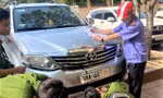 Điều tra vụ người đàn ông lái ô tô tông bạn nhậu nhập viện