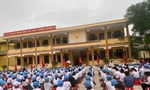 Hiệu trưởng đấm hiệu phó nhập viện phải xin lỗi dưới cờ