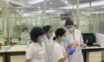 Các bác sĩ BV Trung ương Quân đội 108 giải trình tự gen ca bệnh Omicron đầu tiên tại Việt Nam