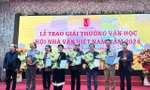 Thơ không phải con lừa để người ta chất lên vai nó mọi thứ 