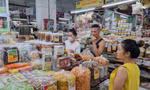 Chợ Hàn đón du khách tới mua hàng liên tục mỗi ngày. Ảnh: T.T