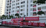 Cư dân chung cư 4S Linh Đông căng băng rôn đòi sổ hồng và nhiều vấn đề khác