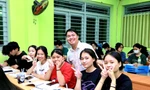 Thầy giáo trẻ ở Bình Dương dạy miễn phí cho trẻ em nghèo