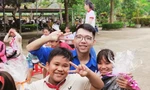 Huỳnh Đức trong lần tham gia hoạt động thiện nguyện ở buôn vùng sâu 