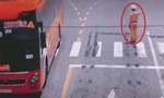 Clip xúc động: Chiến sĩ CSGT đứng nghiêm giơ tay chào đoàn cán bộ y tế chi viện Bắc Giang