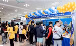 Sinh viên Đại học Kinh tế Quốc dân hào hứng chào đón Tuần lễ nghề nghiệp và việc làm