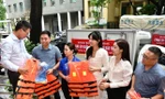 Các nhà hảo tâm cùng báo Tiền Phong chung sức hỗ trợ đồng bào vùng lũ miền Bắc