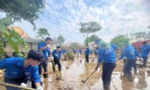 Thanh niên Thủ đô cùng các lực lượng làm sạch đẹp cảnh quan, môi trường sau bão