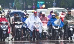 Miền Bắc bước vào những ngày nồm ẩm kèm mưa nhỏ, khi nào trời lạnh trở lại?