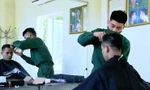 Tập 2 Sao Nhập Ngũ 2022: Độ Mixi mất bình tĩnh trước thợ cắt tóc, Anh Tú "cắn răng" đu xà