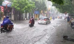 Một số khu vực ở Hà Nội đã có mưa lớn, khi nào có mưa diện rộng chấm dứt oi bức?