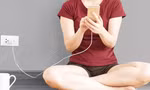 Nữ sinh lớp 11 ở Nghệ An bị điện giật gây tử vong do cắm sạc điện thoại khi tay đang ướt
