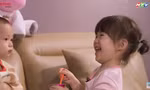 "Lịm tim" nhìn bé Cici trổ tài chăm em trai Mino, cách quan tâm bố Justatee siêu dễ thương
