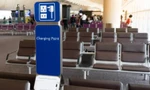 Vì sao không nên dùng sạc điện thoại công cộng tại các sân bay, khách sạn?