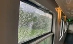 Một nhóm học sinh từ 11-14 tuổi ở Quảng Ngãi ném đá vỡ kính 2 toa tàu SE1