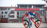 Một trường Tiểu học tại Hà Nội không cho học sinh đi xe đạp đến trường, lý do là gì?