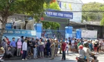 Nha Trang: Nhiều học sinh có biểu hiện ngộ độc sau khi ăn sáng ở cổng trường, 1 em tử vong