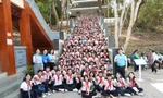 “Chiến sĩ nhỏ Điện Biên” tham quan Sở Chỉ huy chiến dịch Điện Biên Phủ tại Mường Phăng