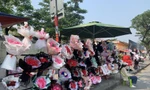 Valentine 14/2: Hoa vỉa hè 'đìu hiu', quà tặng online lên ngôi 