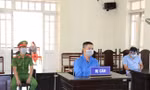 Bị cáo Hiếu nghe tòa tuyên án - ảnh Huyền Oanh