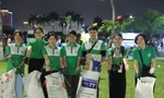 Tình nguyện viên Đà Nẵng dọn sạch rác sau đêm hội pháo hoa