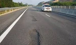 Cao tốc Đà Nẵng - Quảng Ngãi có rất nhiều điểm bị hỏng.