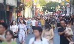 Đón lượng khách lớn, phố đi bộ hồ Hoàn Kiếm đông nghịt ngày đầu nghỉ lễ 2/9