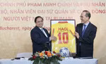 Món quà đặc biệt Đại sứ quán Việt Nam ở Romania tặng Thủ tướng