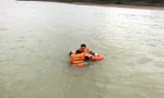 Sau gần 1 giờ, tìm thấy người phụ nữ nhảy xuống sông Lam đang chới với 