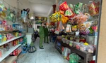 Thu giữ gần 5.000 sản phẩm bánh kẹo không rõ nguồn gốc quanh khu vực trường học