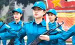 Ngắm những 'bóng hồng' dân quân tập luyện diễu binh, diễu hành