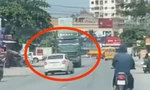Ô tô lạng lách, đối đầu xe tải, đánh võng điên đảo trên quốc lộ