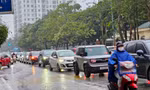 Đường phố Vinh tắc nghẽn trong mưa rét giờ tan tầm